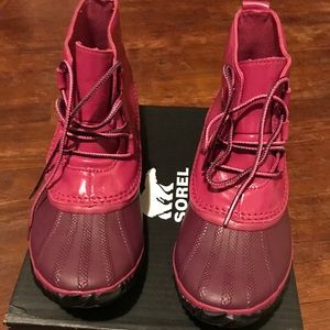 Sorel out and about pink little tie up boots!!!
